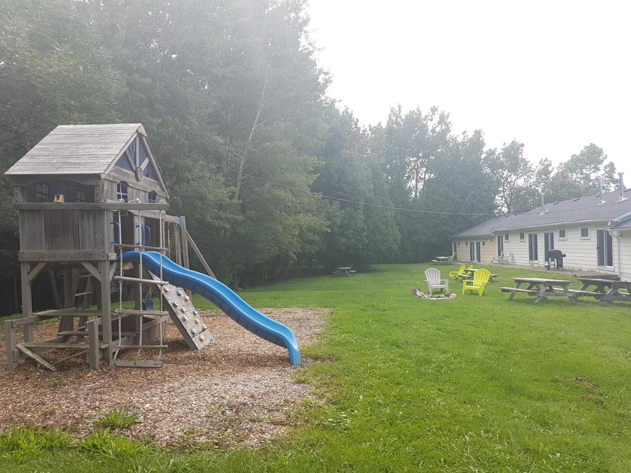 The Spirit Rock Outpost & Lodge Wiarton Exterior photo